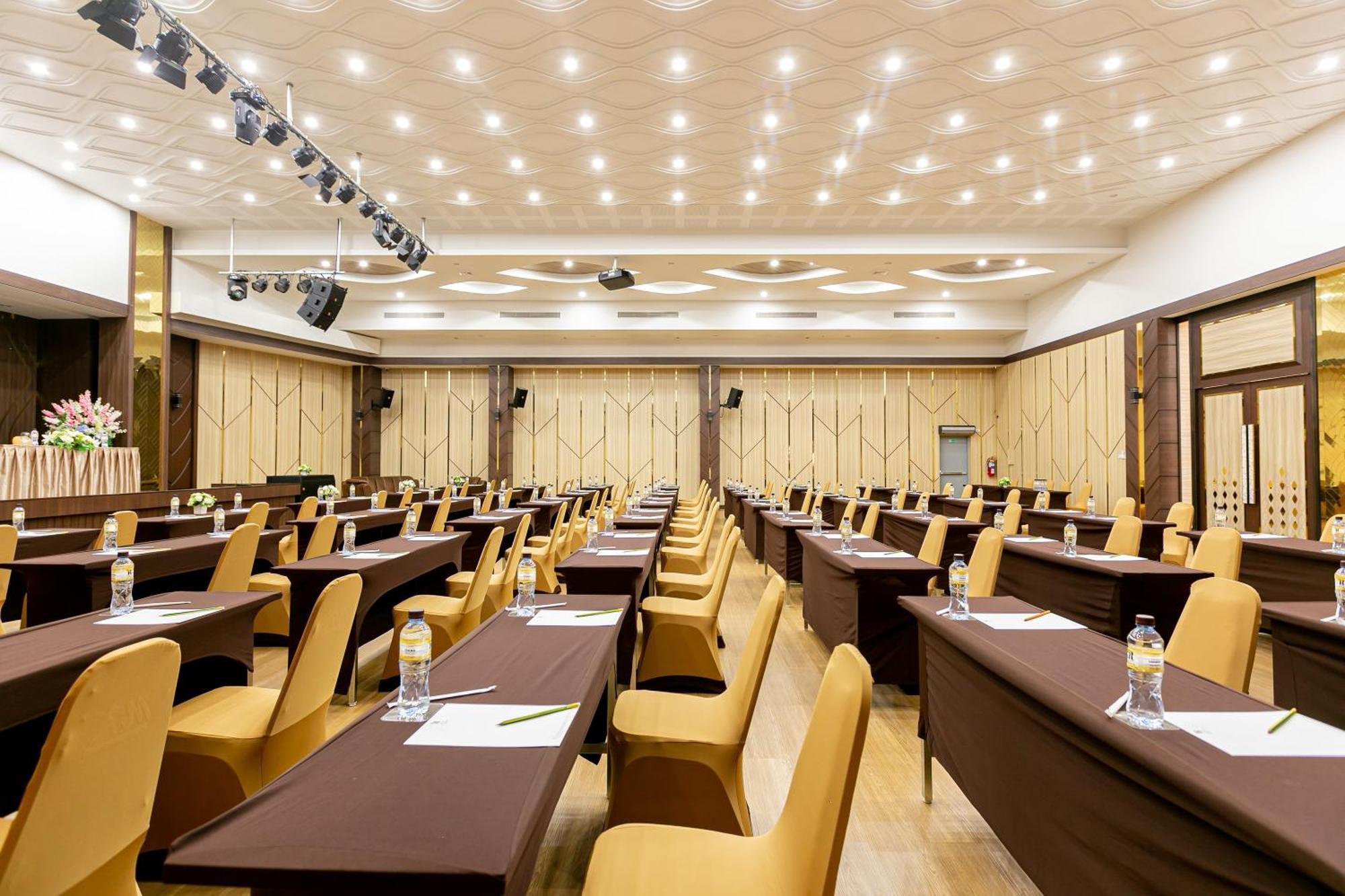 Grand Ratchapruek Hotel Pak Kret Exterior photo